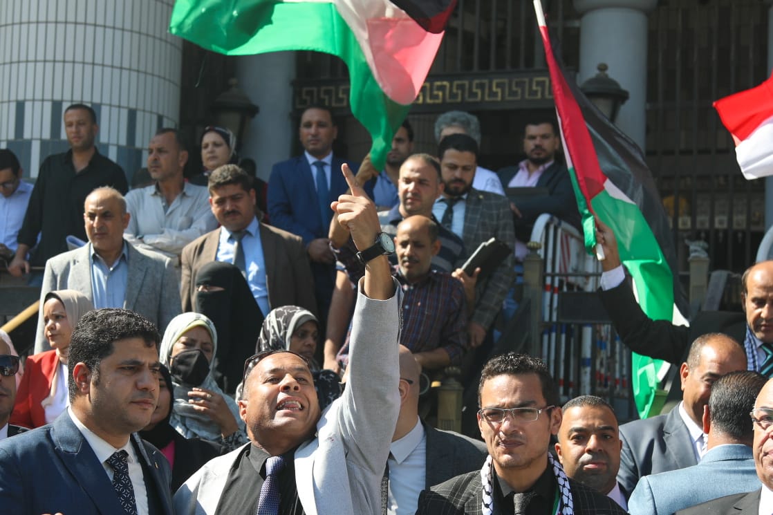 محامو الإسكندرية ينظمون وقفة احتجاجية دعما للشعب الفلسطيني