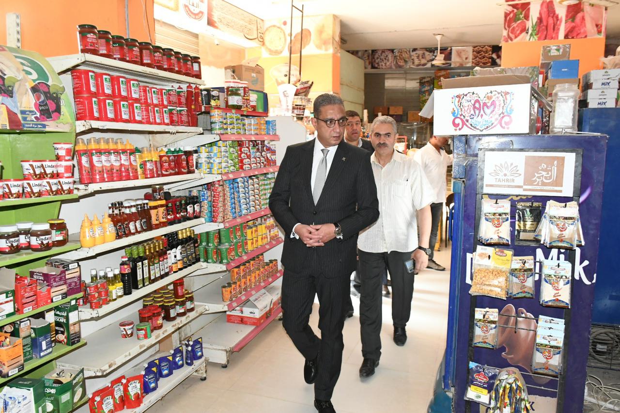 محافظ الفيوم يتفقد المنافذ والمحلات التجارية