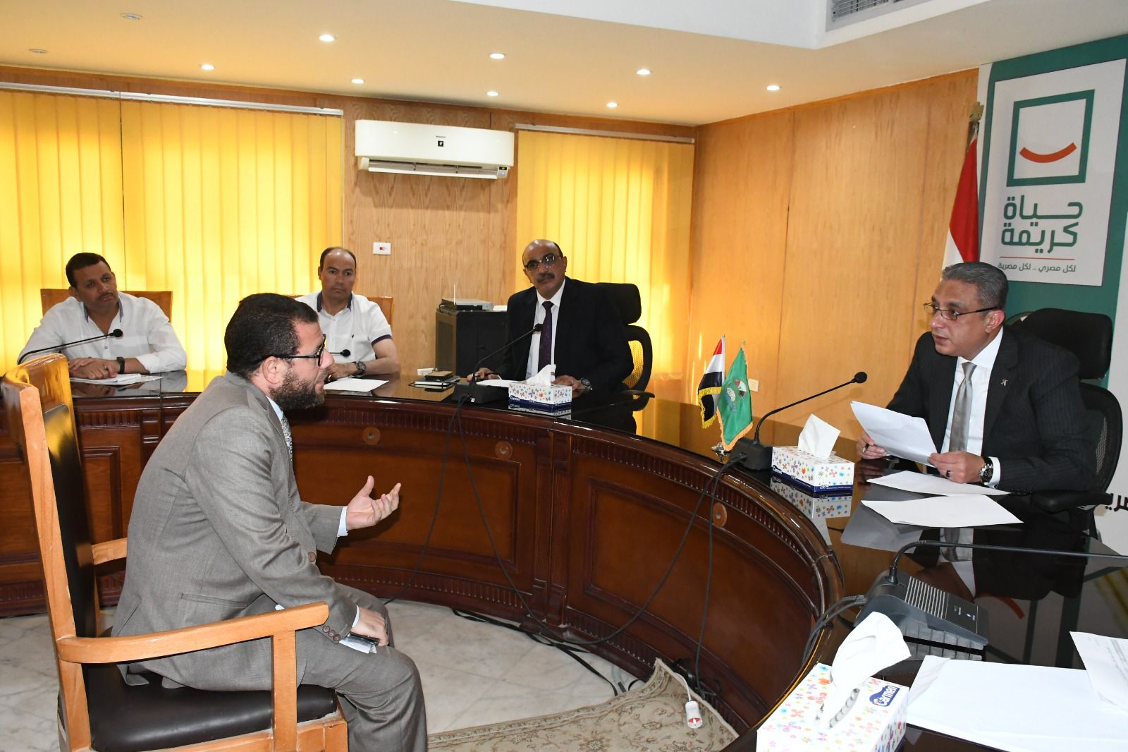 محافظ الفيوم يوجه بتنفيذ تطبيق يتيح للمريض اختيار المستشفى المناسب له