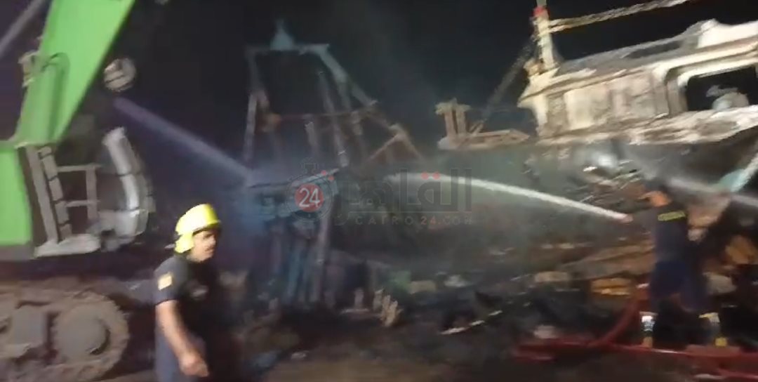 حريق بميناء الصيد ببورسعيد 1