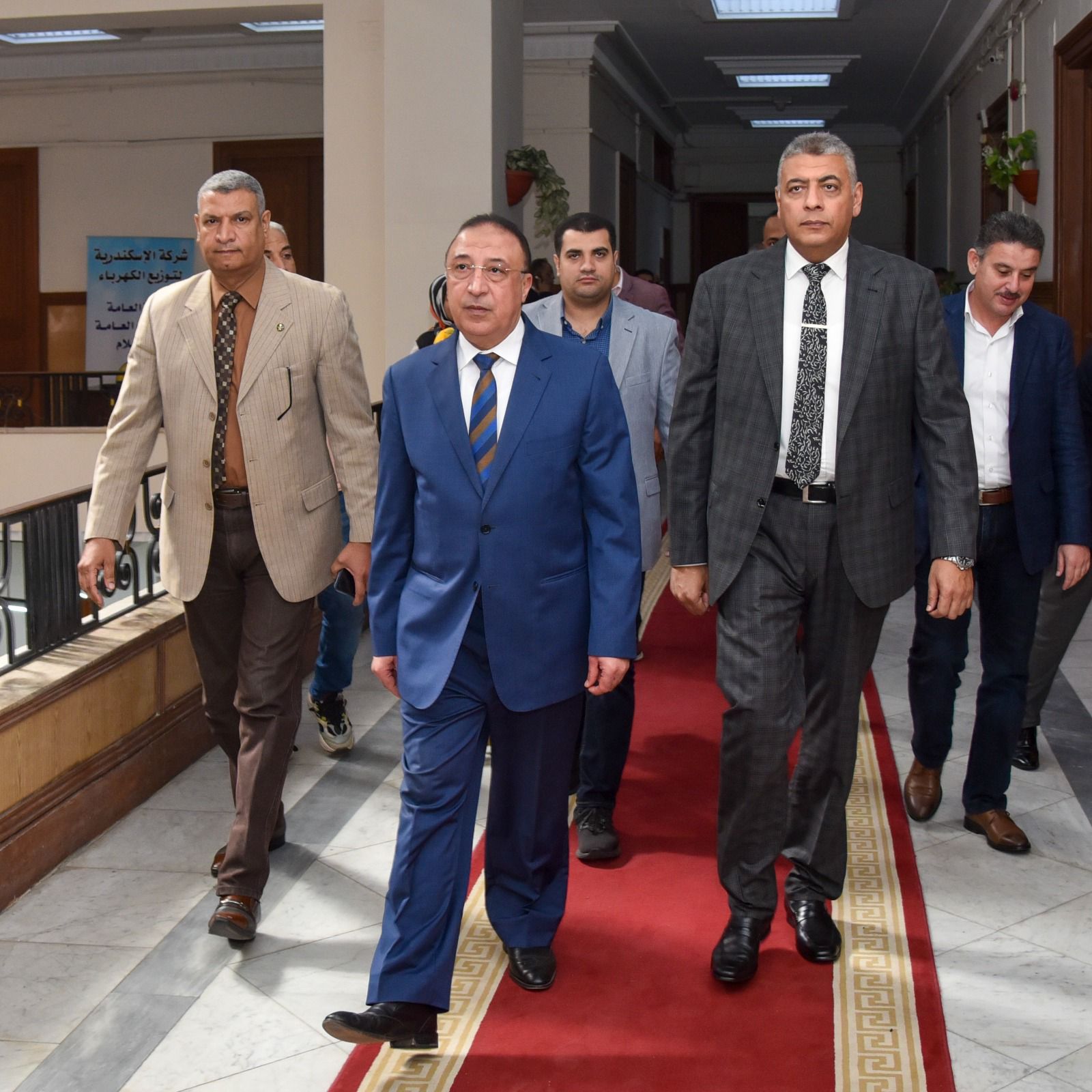 محافظ الإسكندرية يتفقد شركة الكهرباء