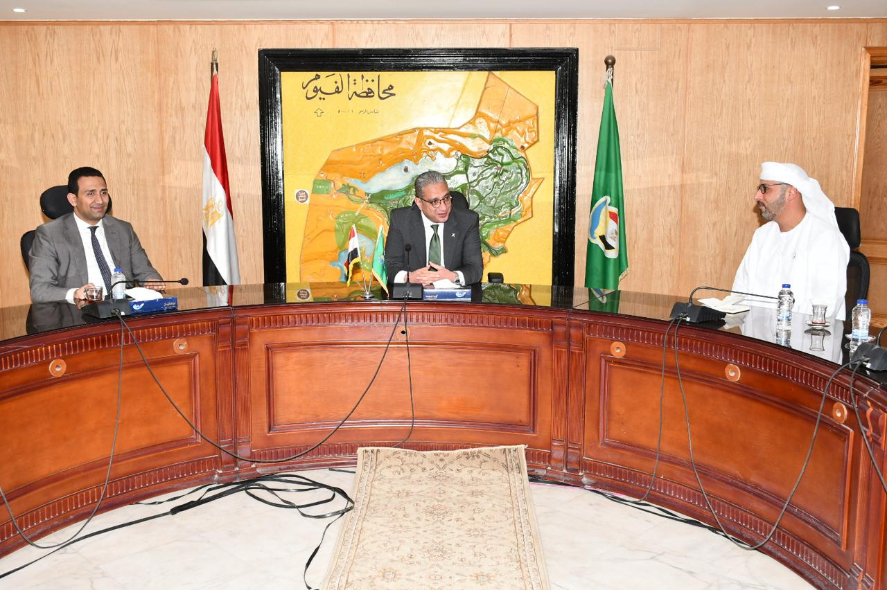 محافظ الفيوم يستقبل ممثلي 