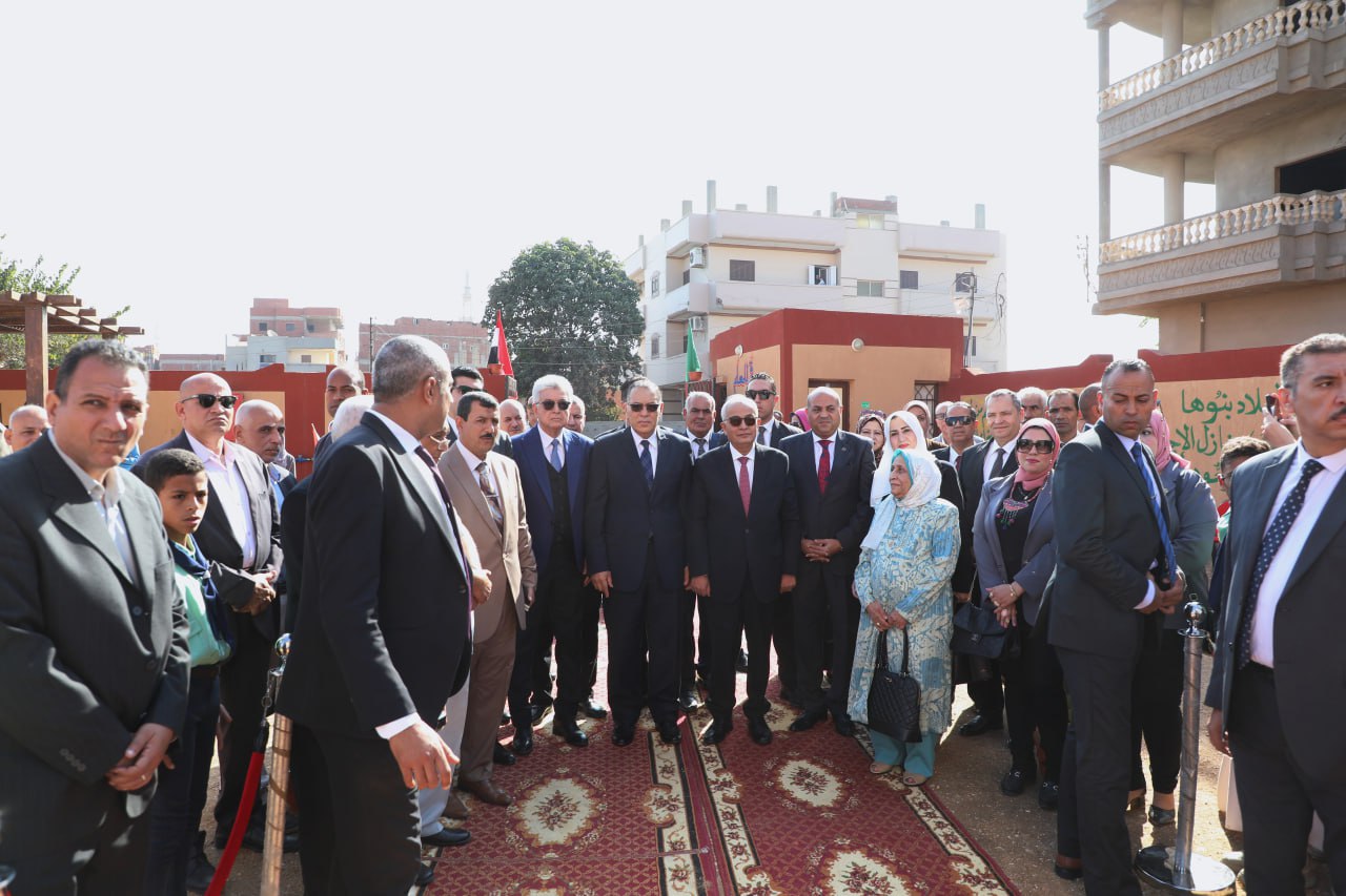 وزير التربية والتعليم ومحافظ الشرقية يفتتحان مدرسة جيهان عبدالحكيم 04