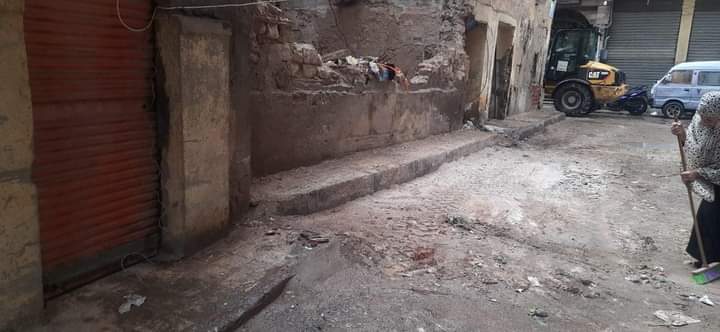 إزالة الأجزاء الخطرة بعقار في الإسكندرية