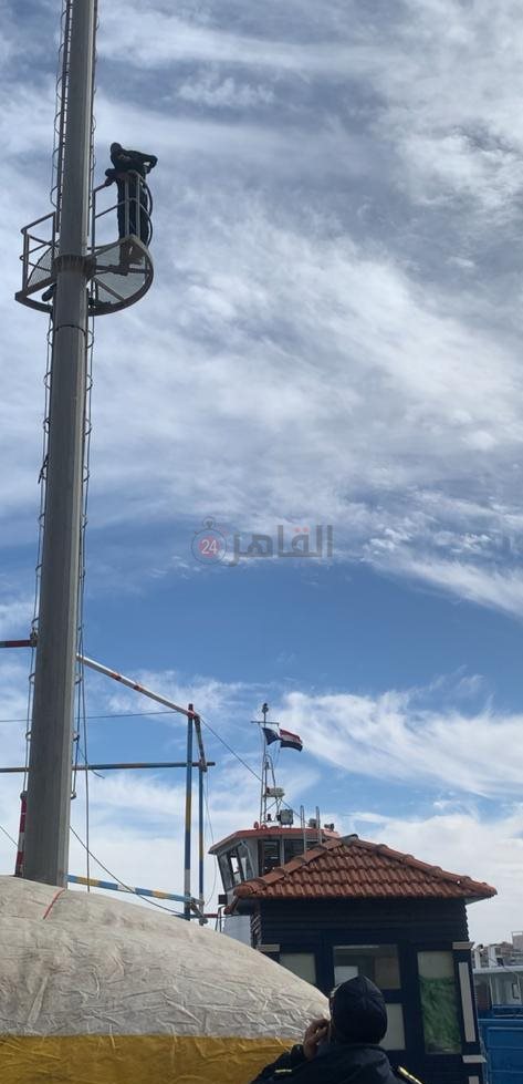 شخص يحاول إنهاء حياته من أعلي برج مراقبة ببورسعيد 7