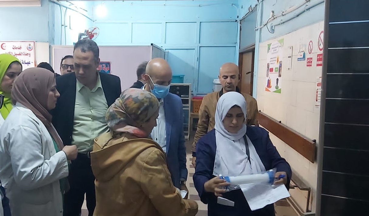 وكيل وزارة الصحة خلال تفقد مستشفى بلبيس المركزي 02