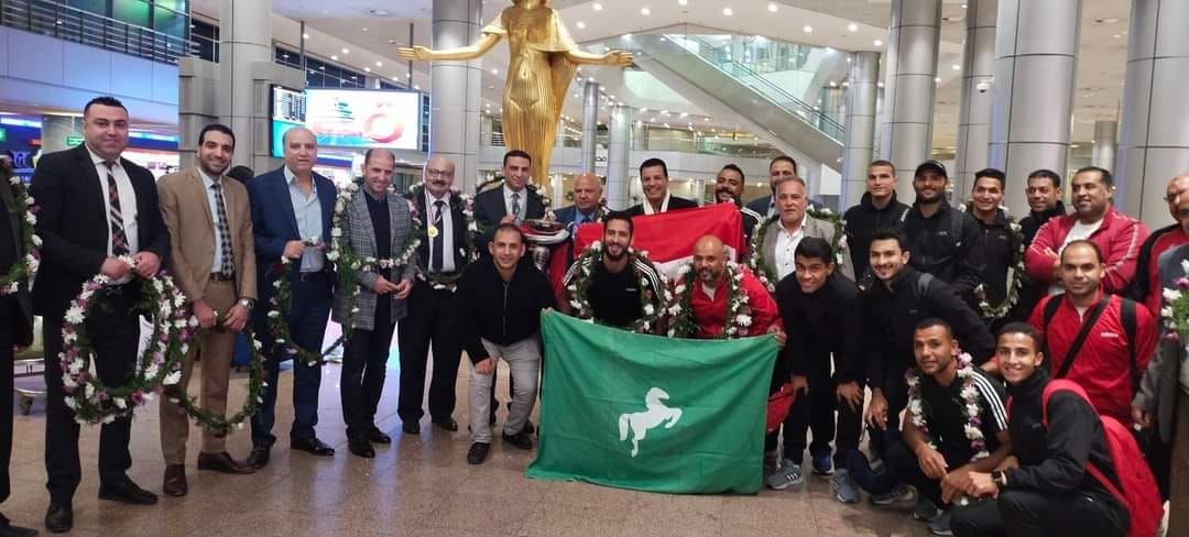 بعثة هوكي الشرقية تصل القاهرة بعد التتويج ببطولة إفريقيا 06