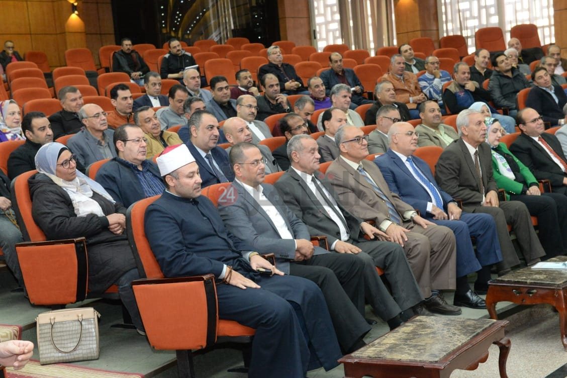 محافظ الدقهلية خلال اجتماعه بالمجلس التنفيذي