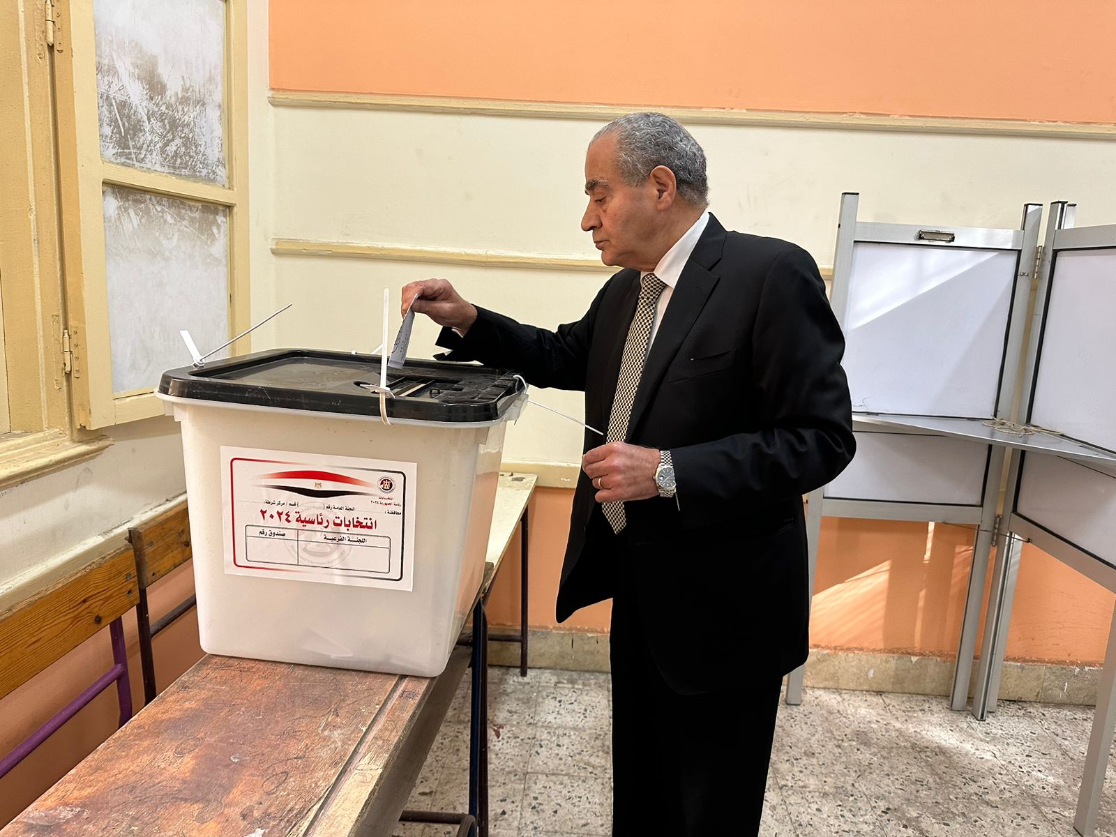 وزير التموين يدلي بصوته في الانتخابات الرئاسية (6)