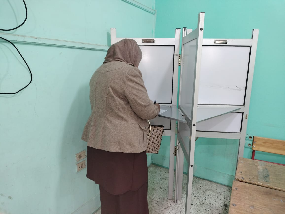 أمل سليمان اول مأذونة في مصر 00