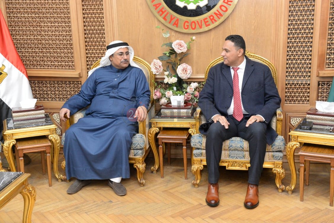 محافظ الدقهلية ييستقبل رئيس البرلمان العربي (3)