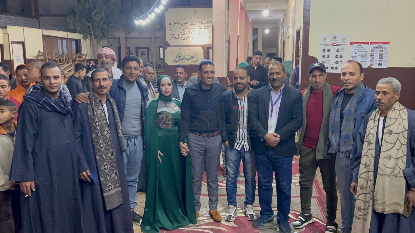 عروسان يحتفلان بالخطوبة داخل اللجنة الانتخابية بأسيوط