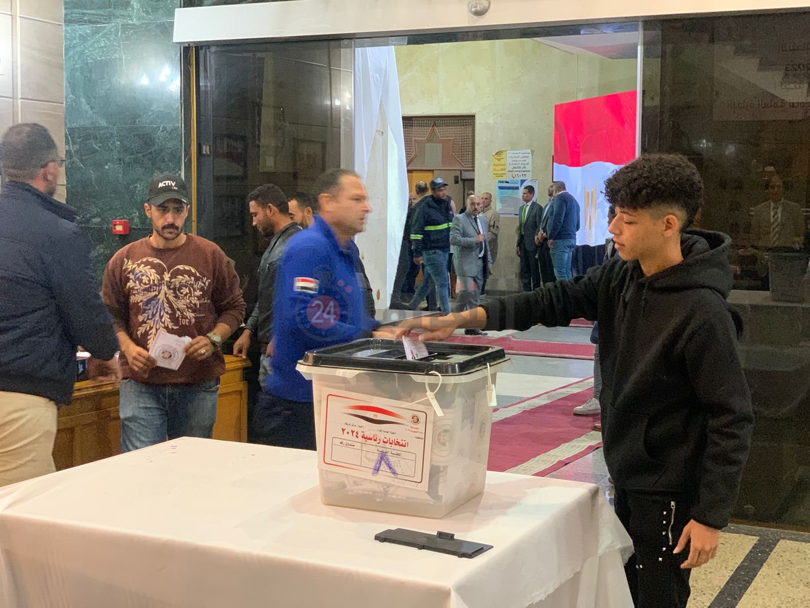 تزاحم المواطنين على التصويت ببورسعيد بعد مد الفترة