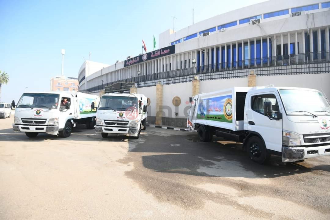 محافظ الدقهلية يتسلم الدفعة الثانية من معدات النظافة الجديدة