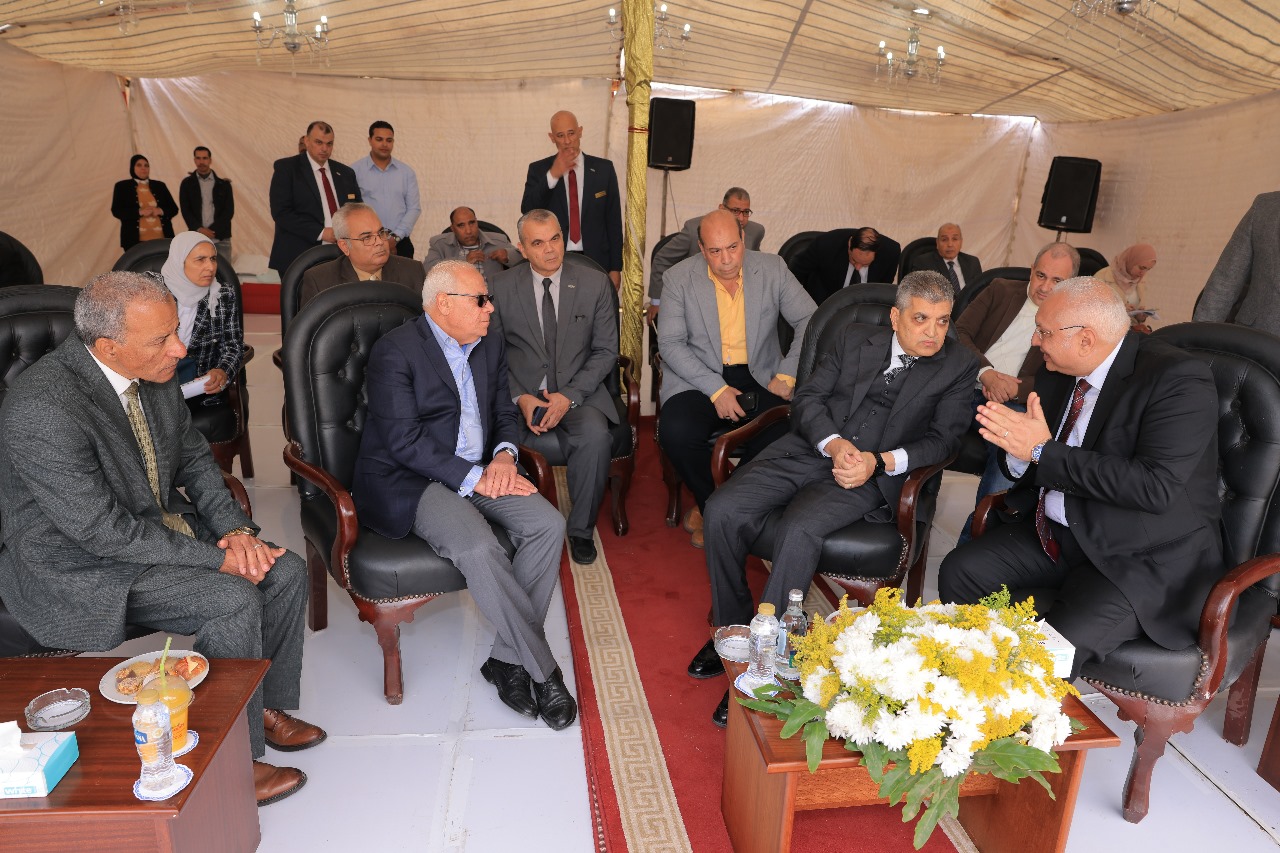 الفريق أسامة ربيع يتفقد مركز التدريب الفني التابع لهيئة قناة السويس، بمحافظة بورسعيد