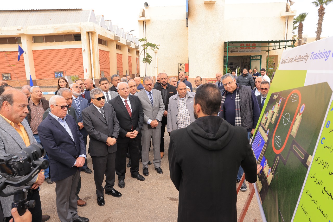 الفريق أسامة ربيع يتفقد مركز التدريب الفني التابع لهيئة قناة السويس، بمحافظة بورسعيد