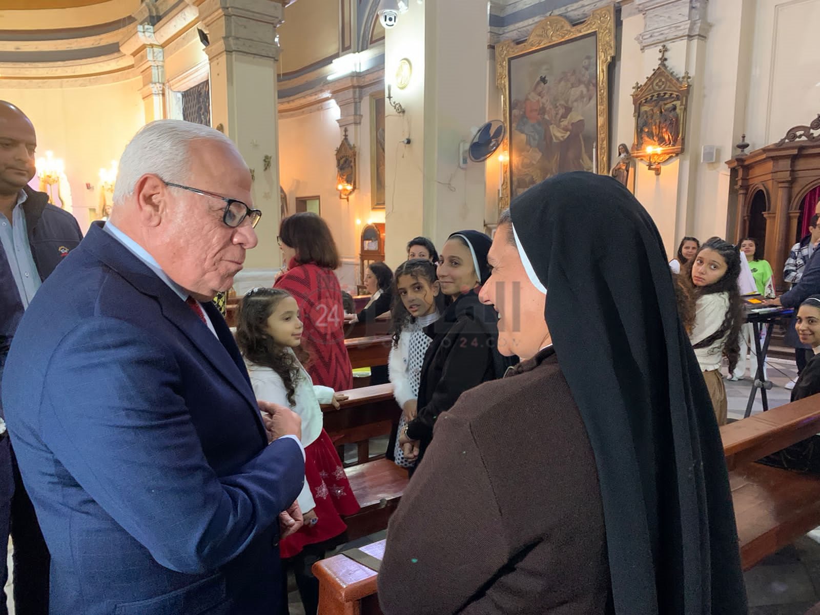 محافظ بورسعيد يزور عدد من الكنائس ويهنئ الكاثوليك بعيد الميلاد المجيد