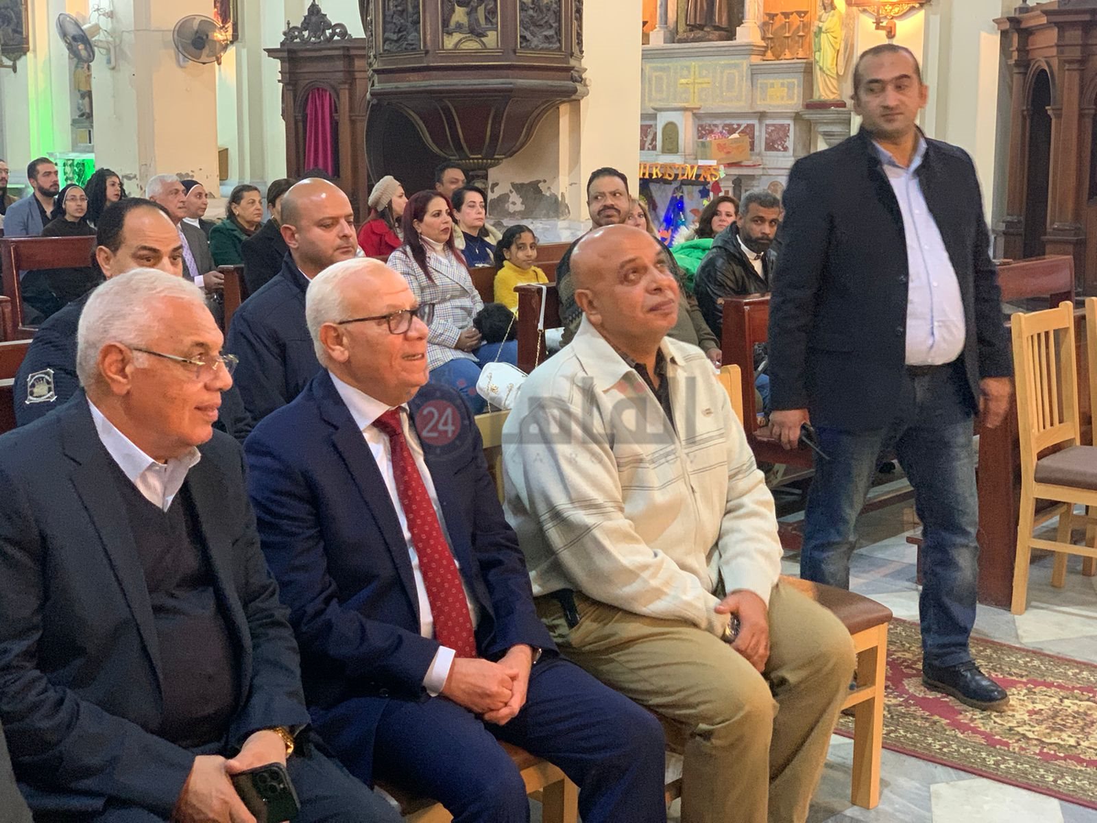 محافظ بورسعيد يزور عدد من الكنائس ويهنئ الكاثوليك بعيد الميلاد المجيد