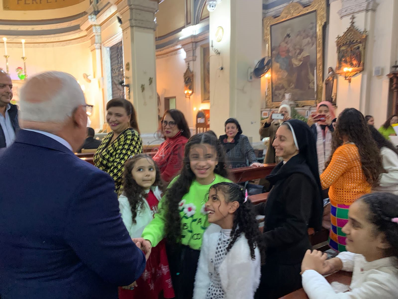 محافظ بورسعيد يزور عدد من الكنائس ويهنئ الكاثوليك بعيد الميلاد المجيد