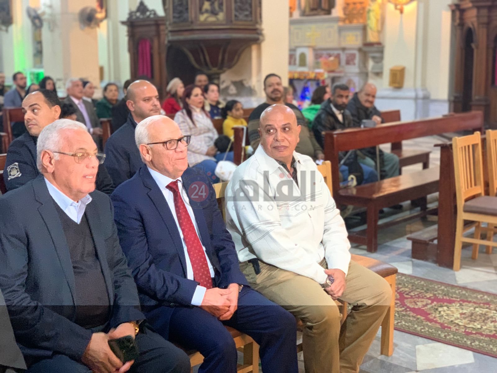 محافظ بورسعيد يزور عدد من الكنائس ويهنئ الكاثوليك بعيد الميلاد المجيد