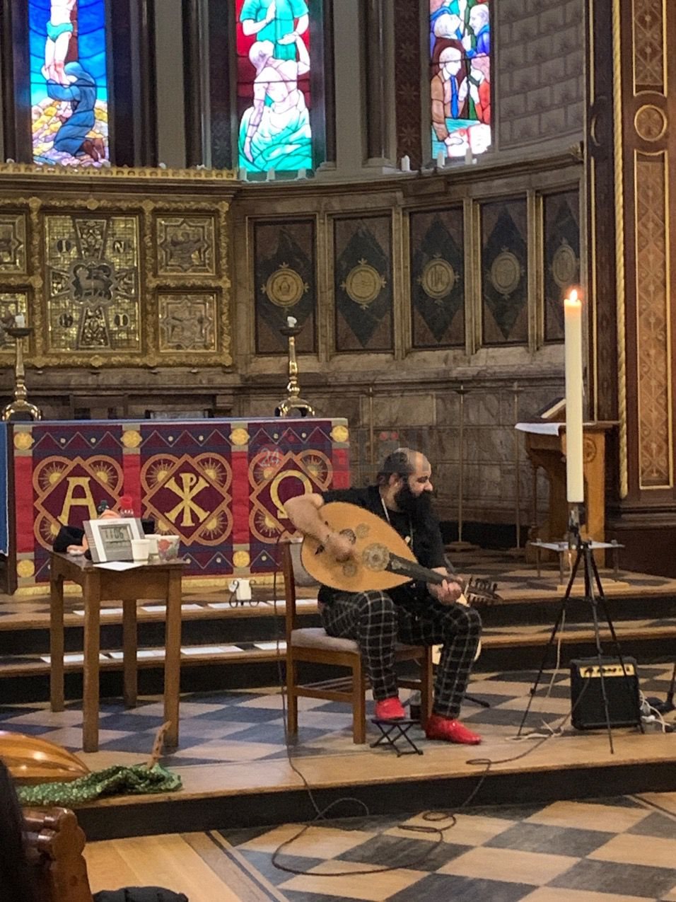 العزف علي العود لاجل غزة