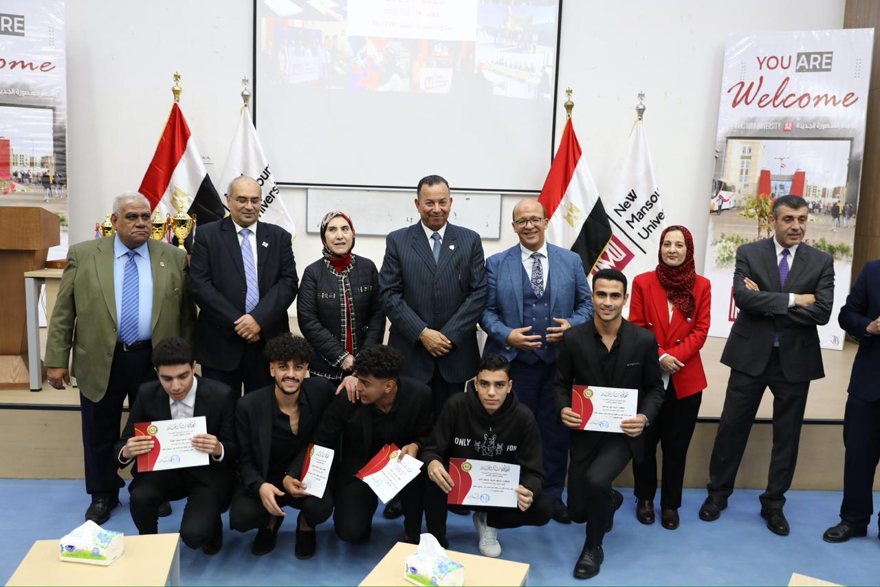 رئيس جامعة المنصورة الجديدة يشهد حفل ختام الأنشطة الطلابية  