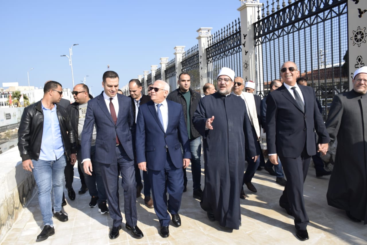 وزير الأوقاف ومفتي الجمهورية ومحافظ بورسعيد يتفقدون ساحة مصر والممشى السياحى الجديد