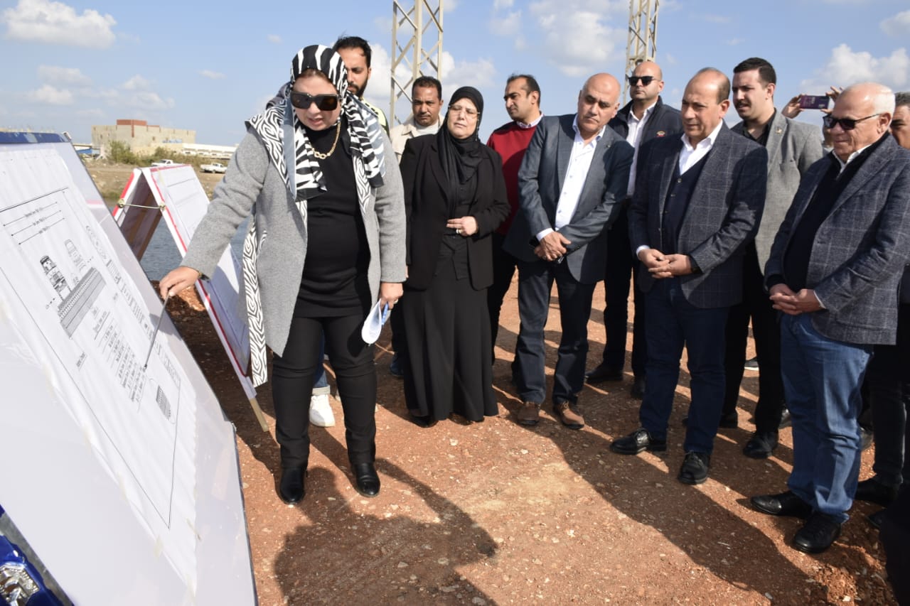 المحافظ ورئيس المركزي للتعمير يتفقدان أعمال تطوير طريق بوسعيد المنزلة