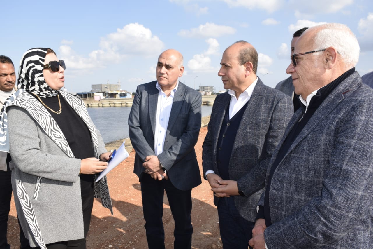 المحافظ ورئيس المركزي للتعمير يتفقدان أعمال تطوير طريق بوسعيد المنزلة