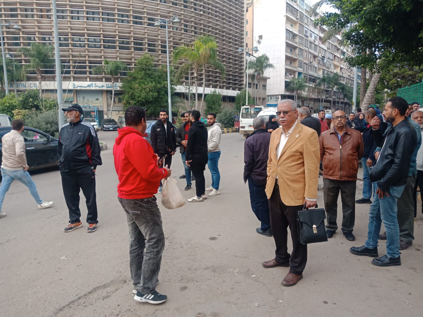 صلاة الجنازة على 5 من أسرة واحدة ضحايا حريق الإسكندرية 