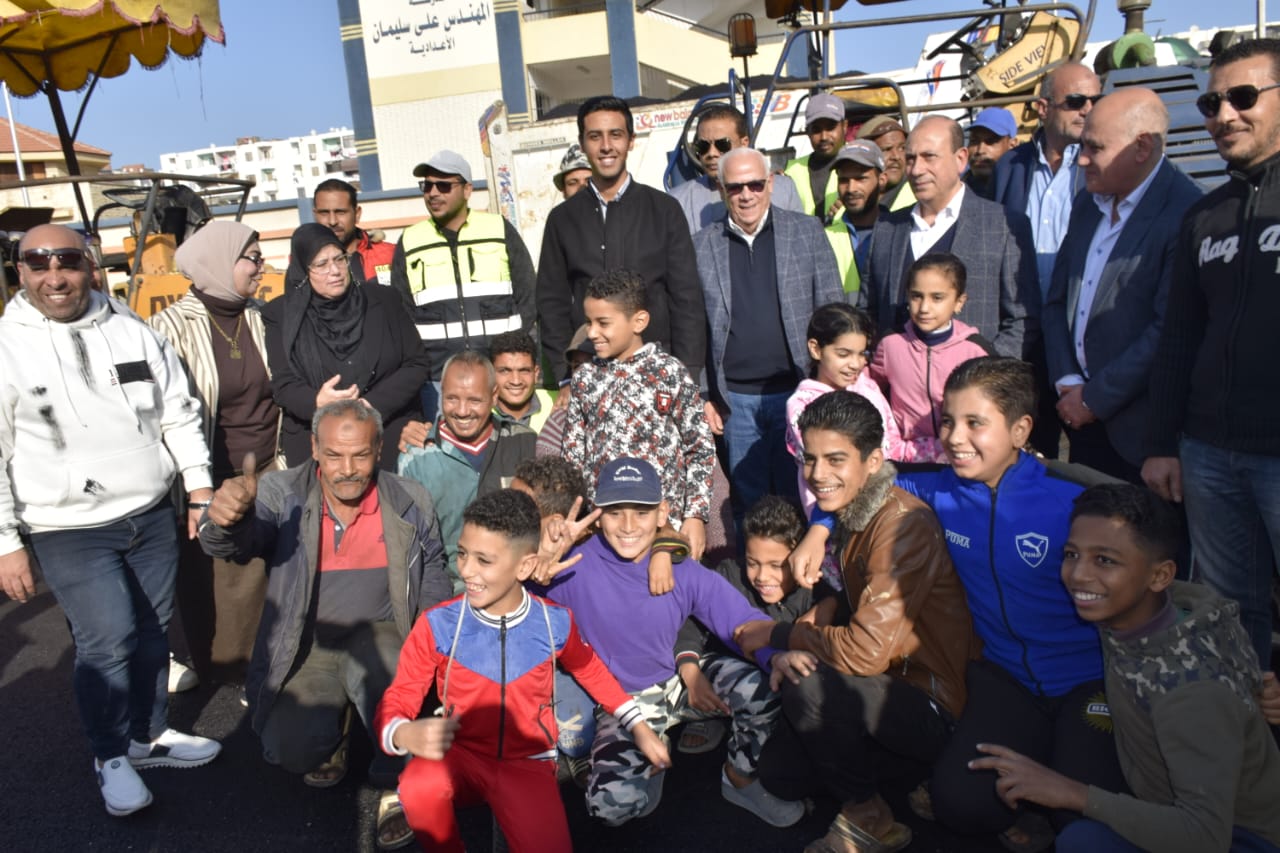 محافظ بورسعيد ورئيس المركزي للتعمير يتفقدان أعمال تطوير سوق الهنا الحضاري الجديد