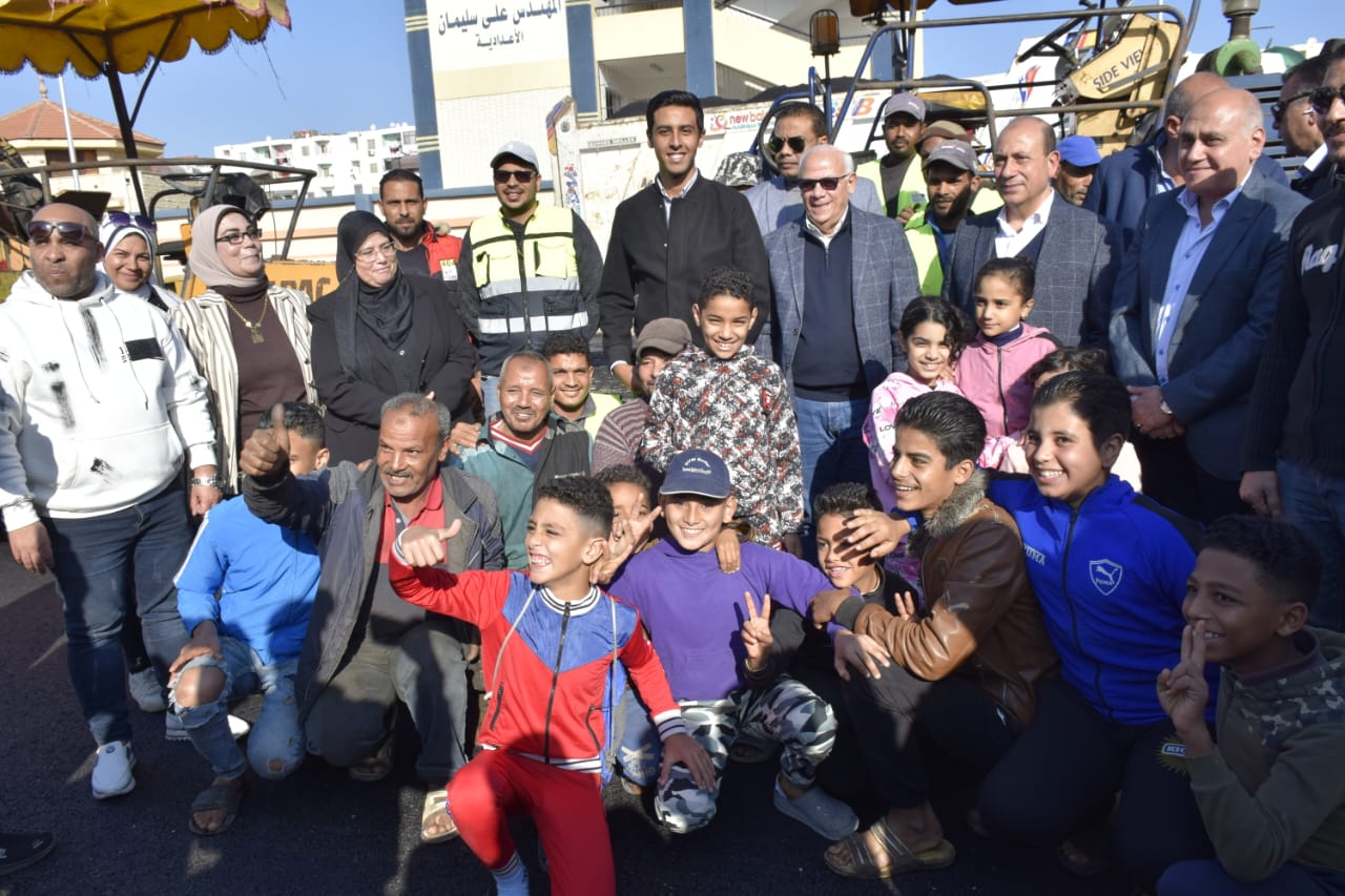 محافظ بورسعيد ورئيس المركزي للتعمير يتفقدان أعمال تطوير سوق الهنا الحضاري الجديد