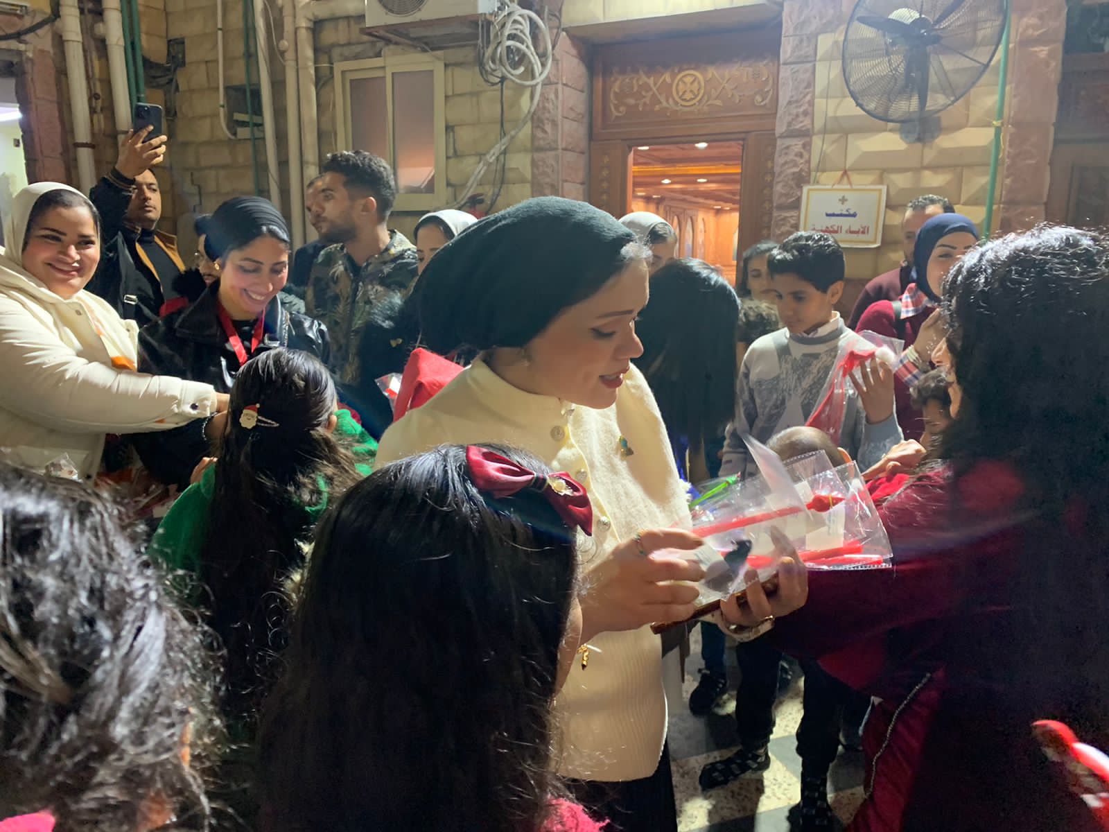 التحالف الوطني يوزع هدايا لاسعاد الصغار في عيد الميلاد ببورسعيد