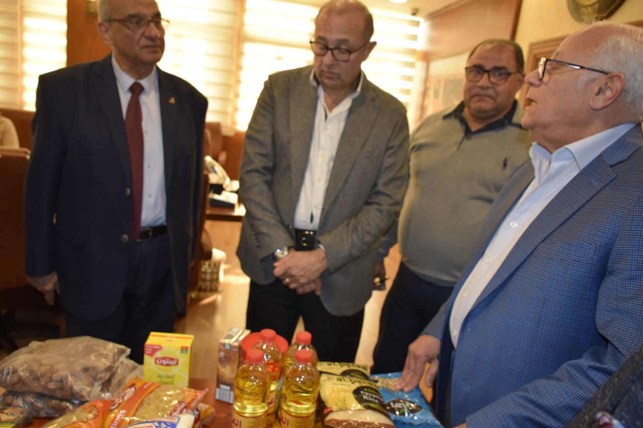 توزيع 30 ألف كرتونة سلع غذائية ببورسعيد