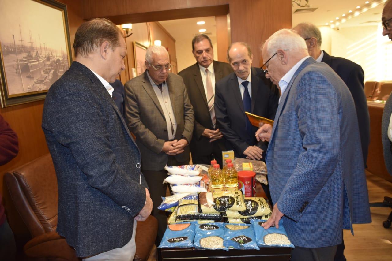 توزيع 30 ألف كرتونة سلع غذائية ببورسعيد