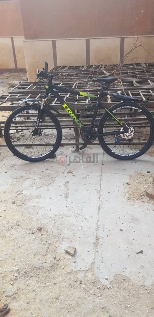 دراجة من هدايا الفنان العالمي ويل سميث لأحد طلاب الأزهر من غينيا