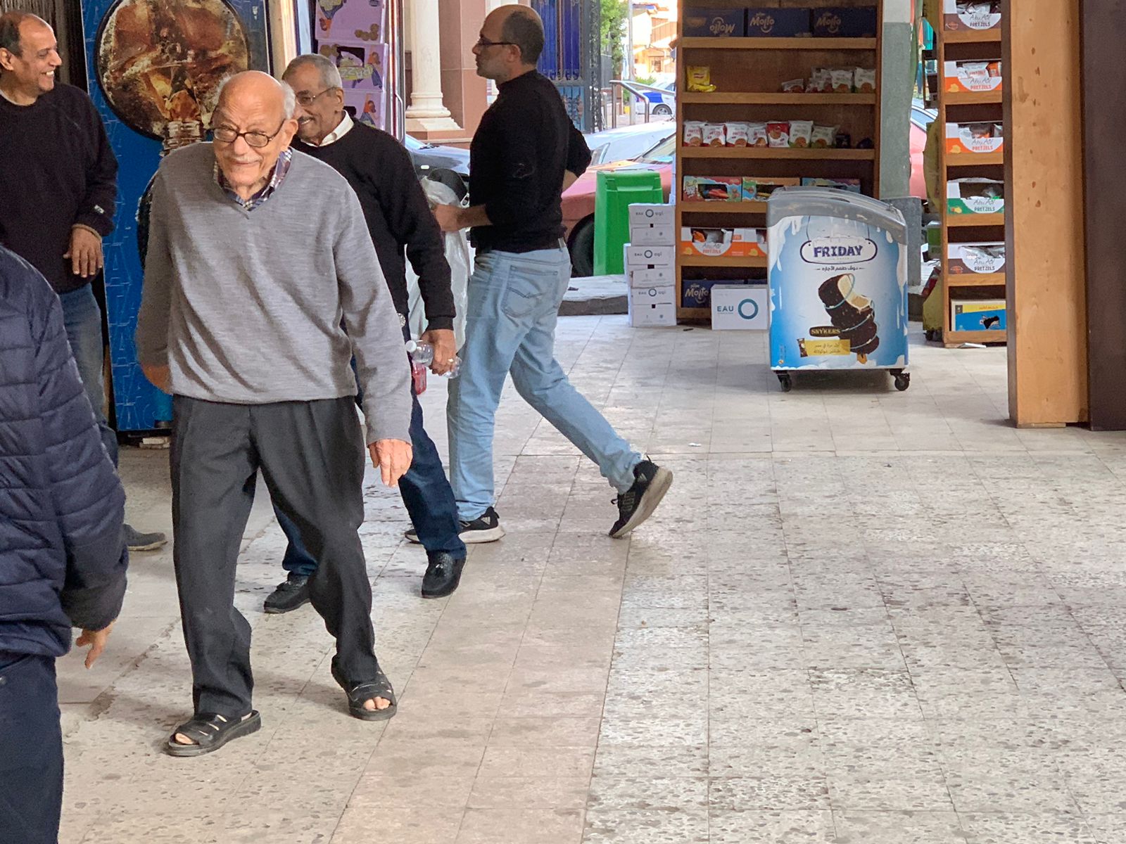 عم يحيي أقدم مزين ببورسعيد