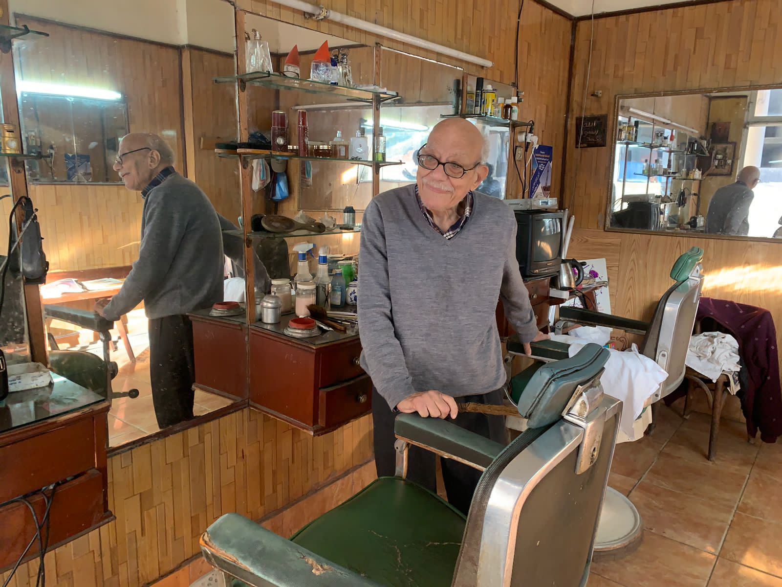 عم يحيي أقدم مزين ببورسعيد