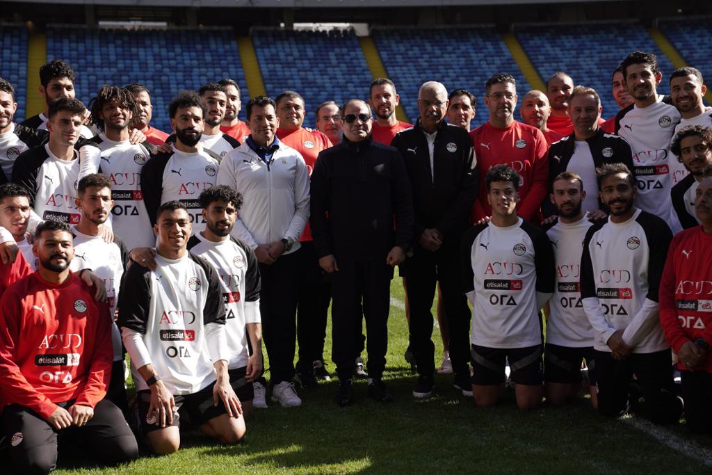 السيسي يتفقد تدريبات المنتخب الوطني لكرة القدم بالعاصمة الإدارية