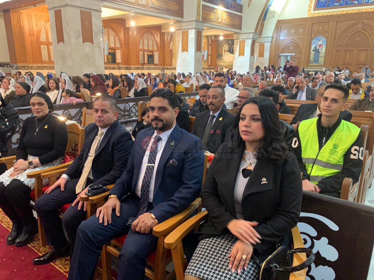 مسيحيين بورسعيد يؤدون قداس عيد الميلاد