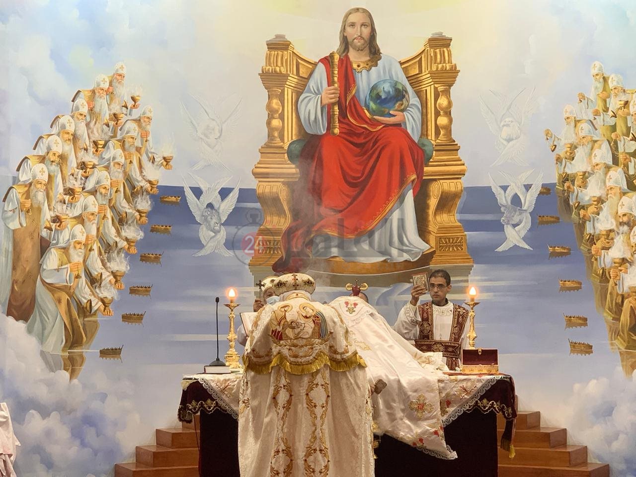 مسيحيين بورسعيد يؤدون قداس عيد الميلاد