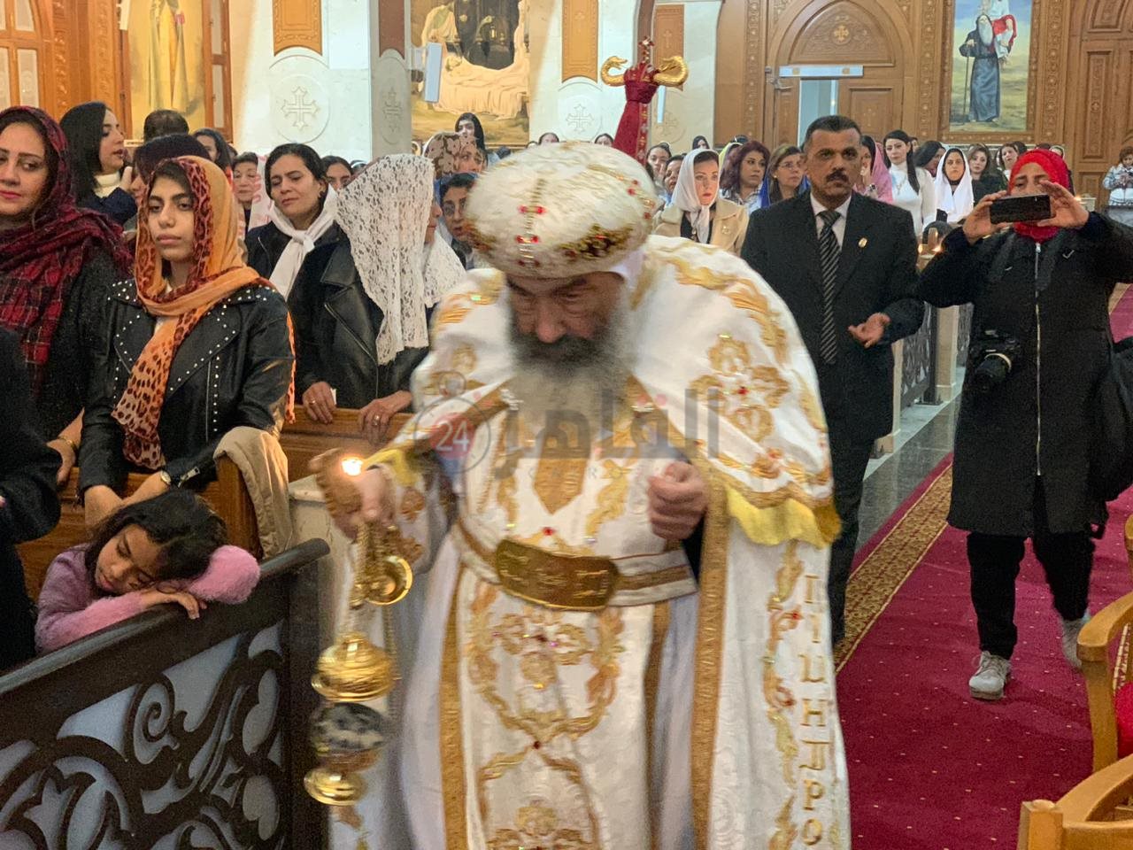 مسيحيين بورسعيد يؤدون قداس عيد الميلاد