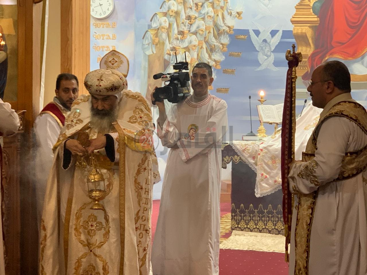 مسيحيين بورسعيد يؤدون قداس عيد الميلاد