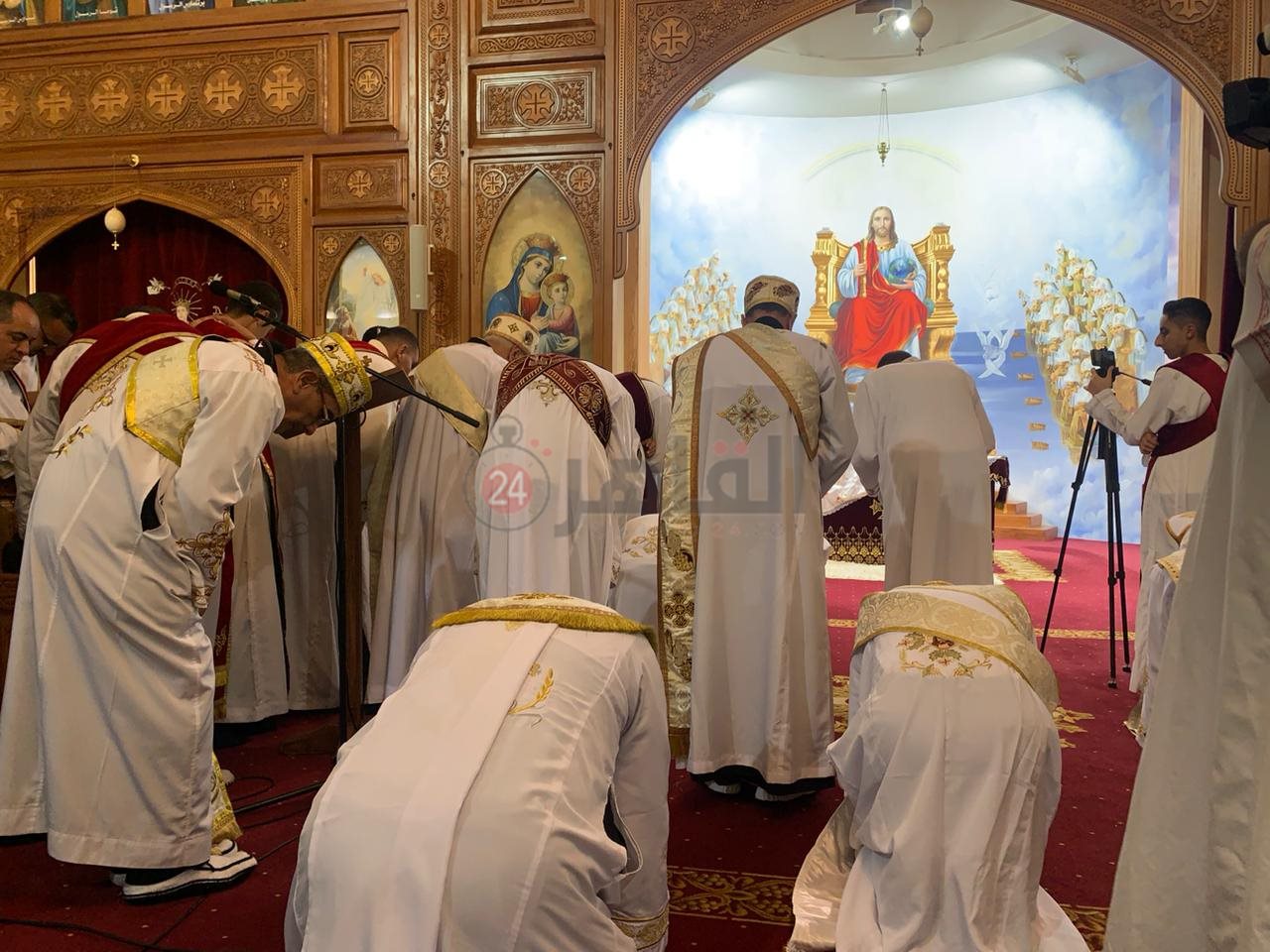 مسيحيين بورسعيد يؤدون قداس عيد الميلاد