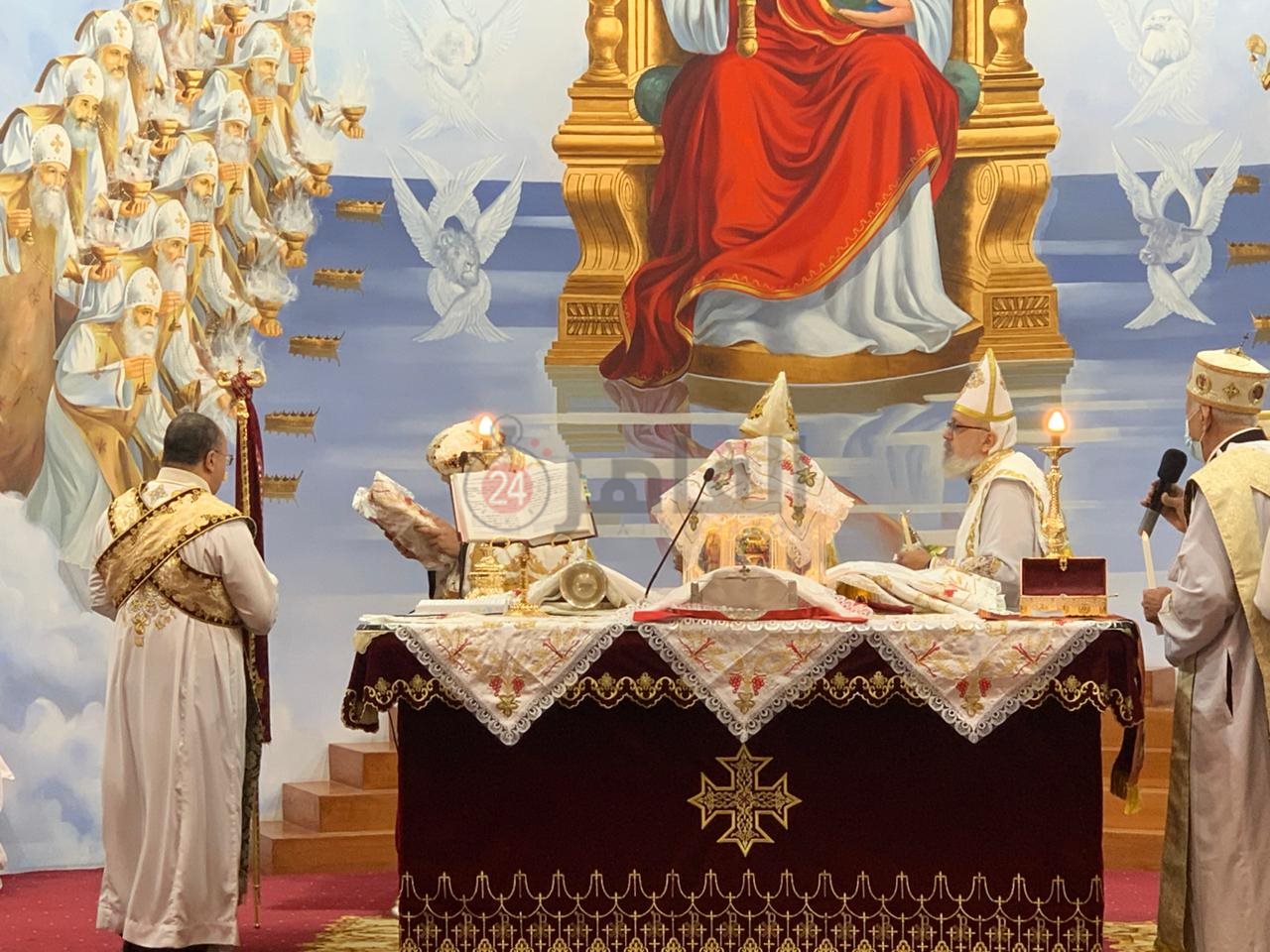 مسيحيين بورسعيد يؤدون قداس عيد الميلاد