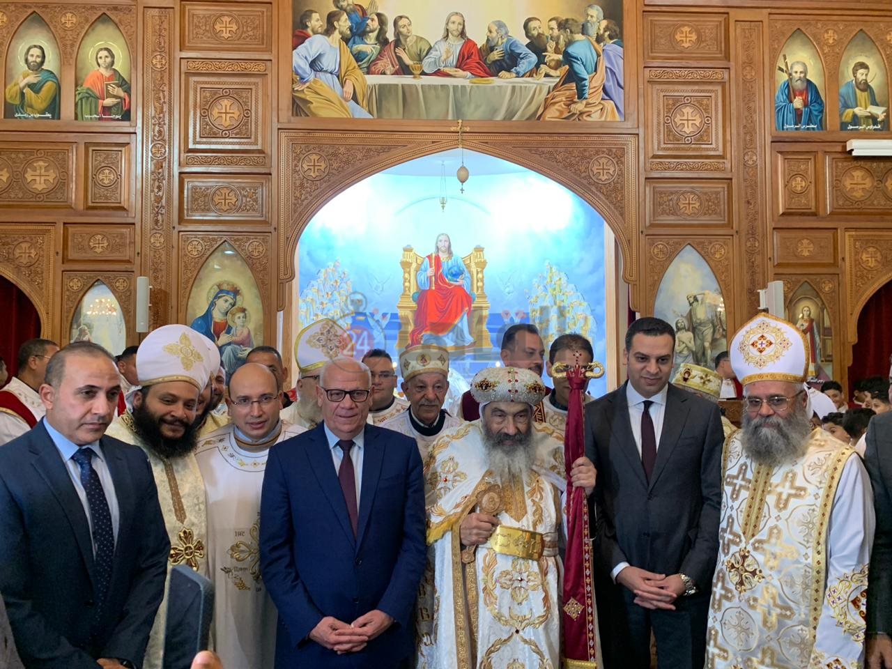 محافظ بورسعيد يزور عددا من الكنائس 