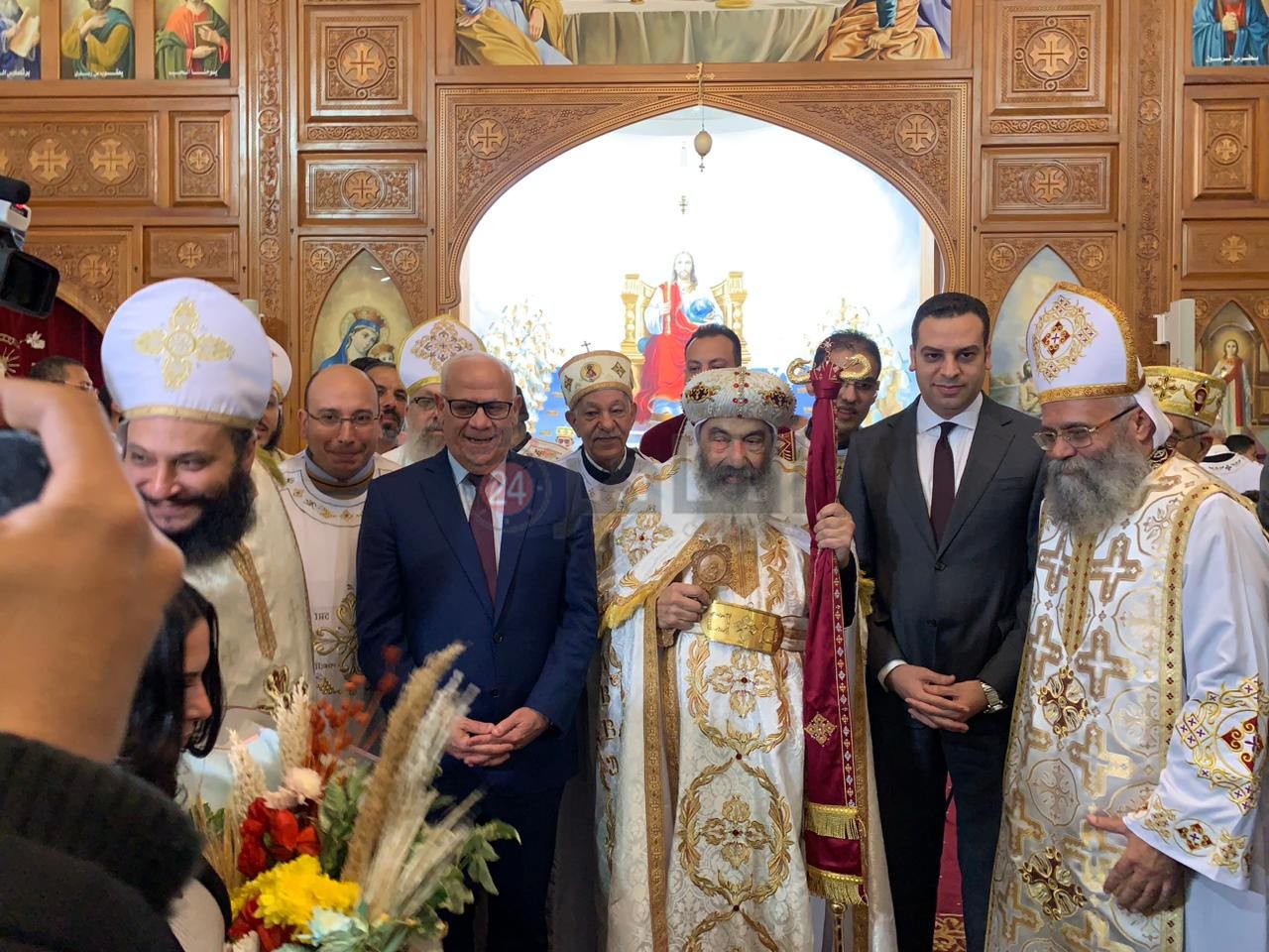 محافظ بورسعيد يزور عددا من الكنائس 