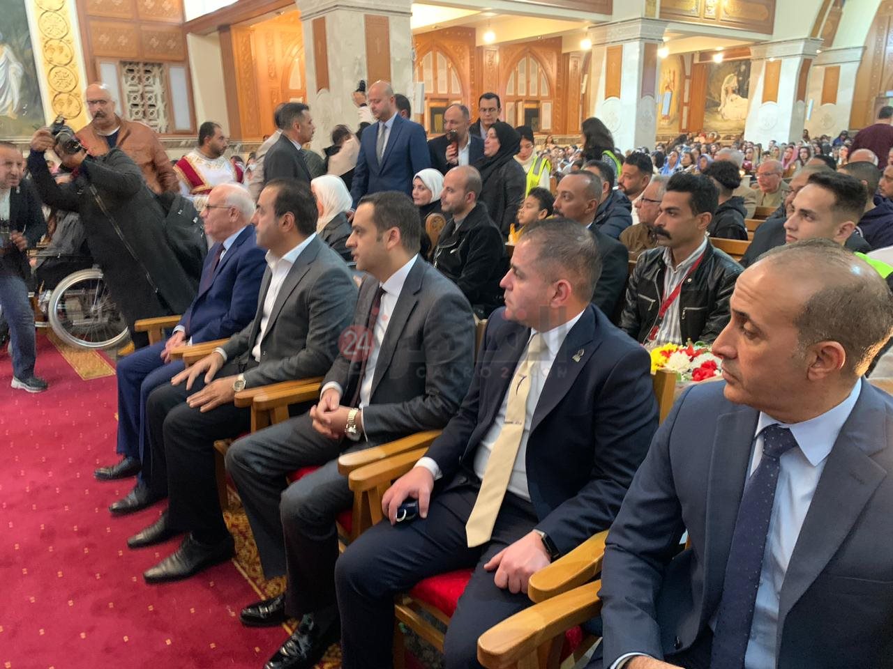 محافظ بورسعيد يزور عددا من الكنائس 