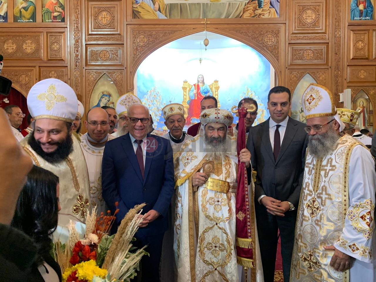 محافظ بورسعيد يزور عددا من الكنائس 