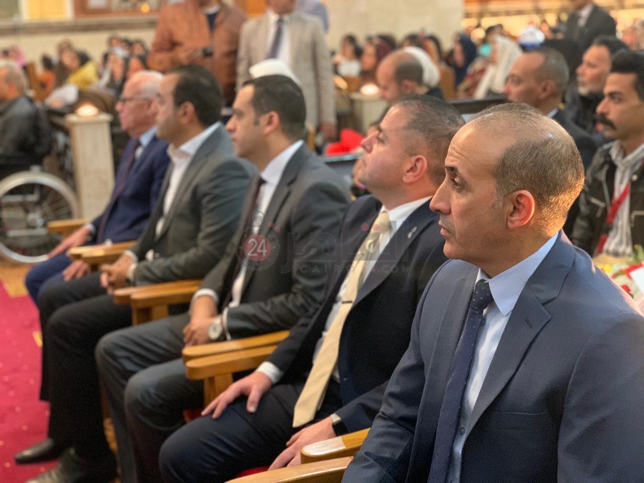 محافظ بورسعيد يزور عددا من الكنائس 